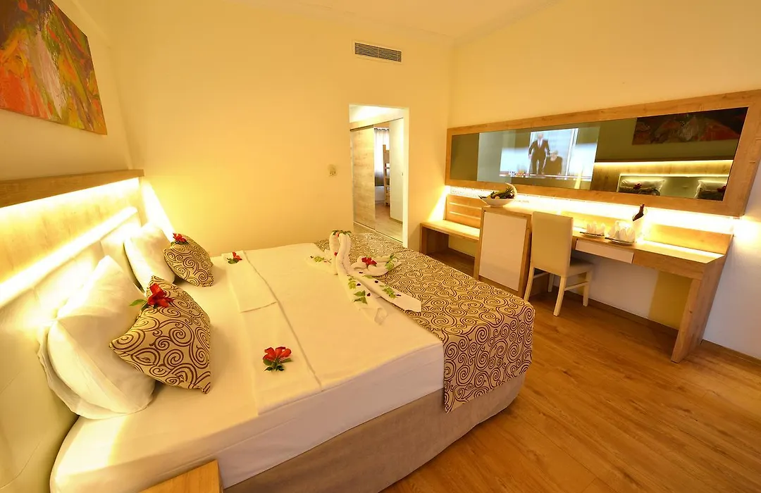 Cesars Side Hotel Room photo